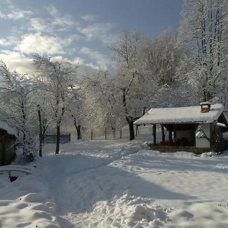 Вила Маришница * Aprilți