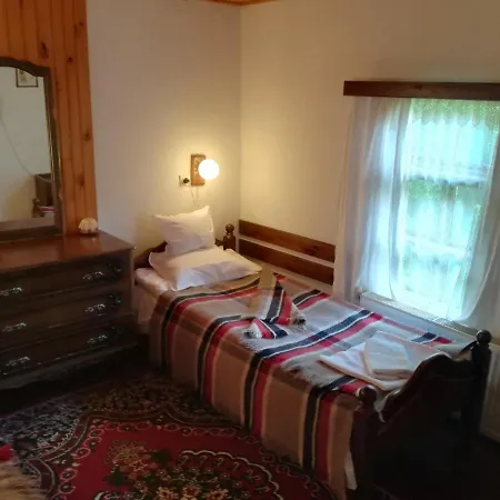Вила Маришница Aprilți